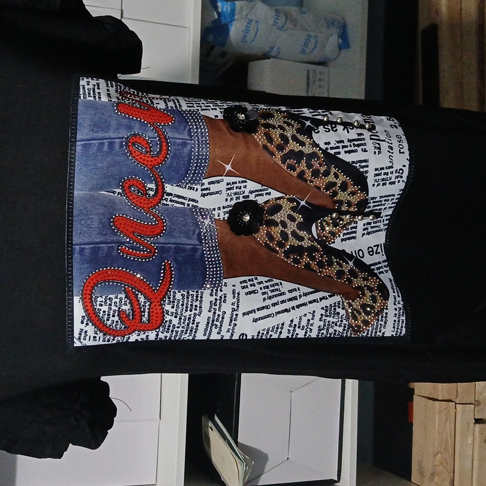 Black T-Shirt with Queen Graphic and Leopard Heels